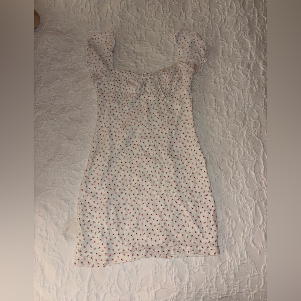 White mini dress with roses.